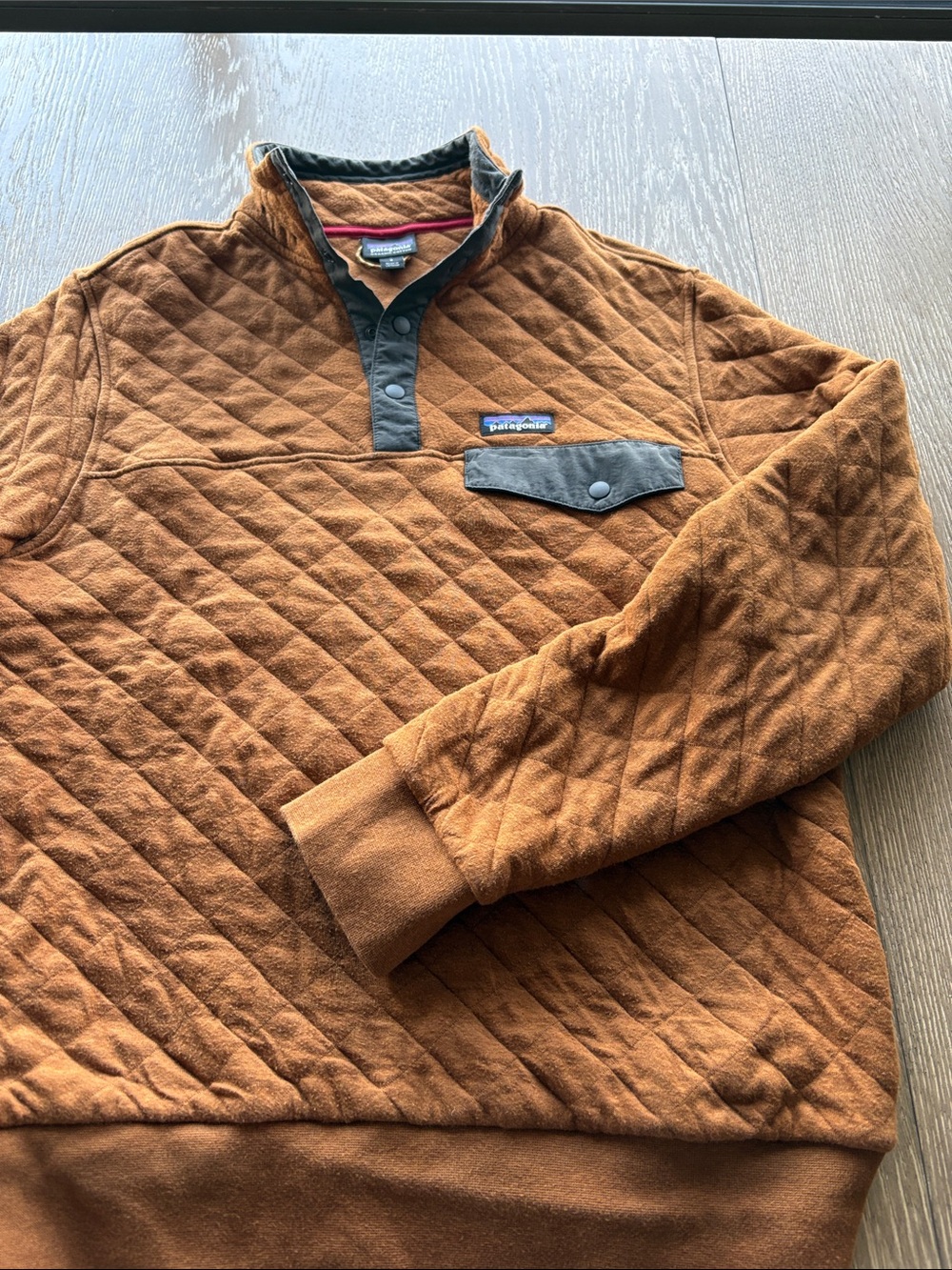 Patagonia Organic Cotton Quilted Pullover in Warm Rust with Charcoal Accents - Picture 4 of 11